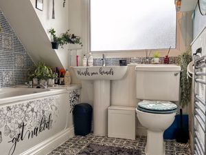 BATHROOM- click for photo gallery